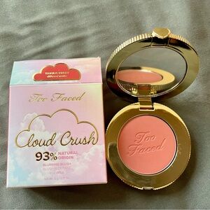 NWT Too Faced: Cloud Crush Blurring Blush